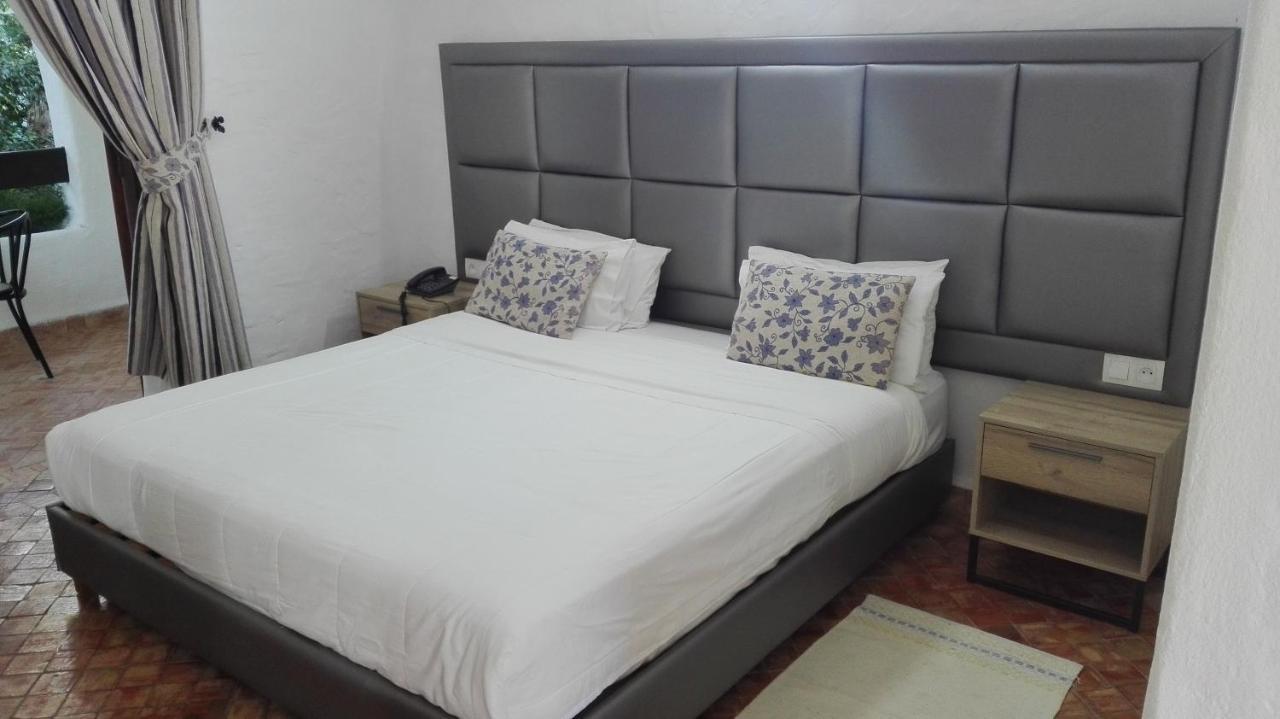 Hotel Mandy Tetouan Bagian luar foto