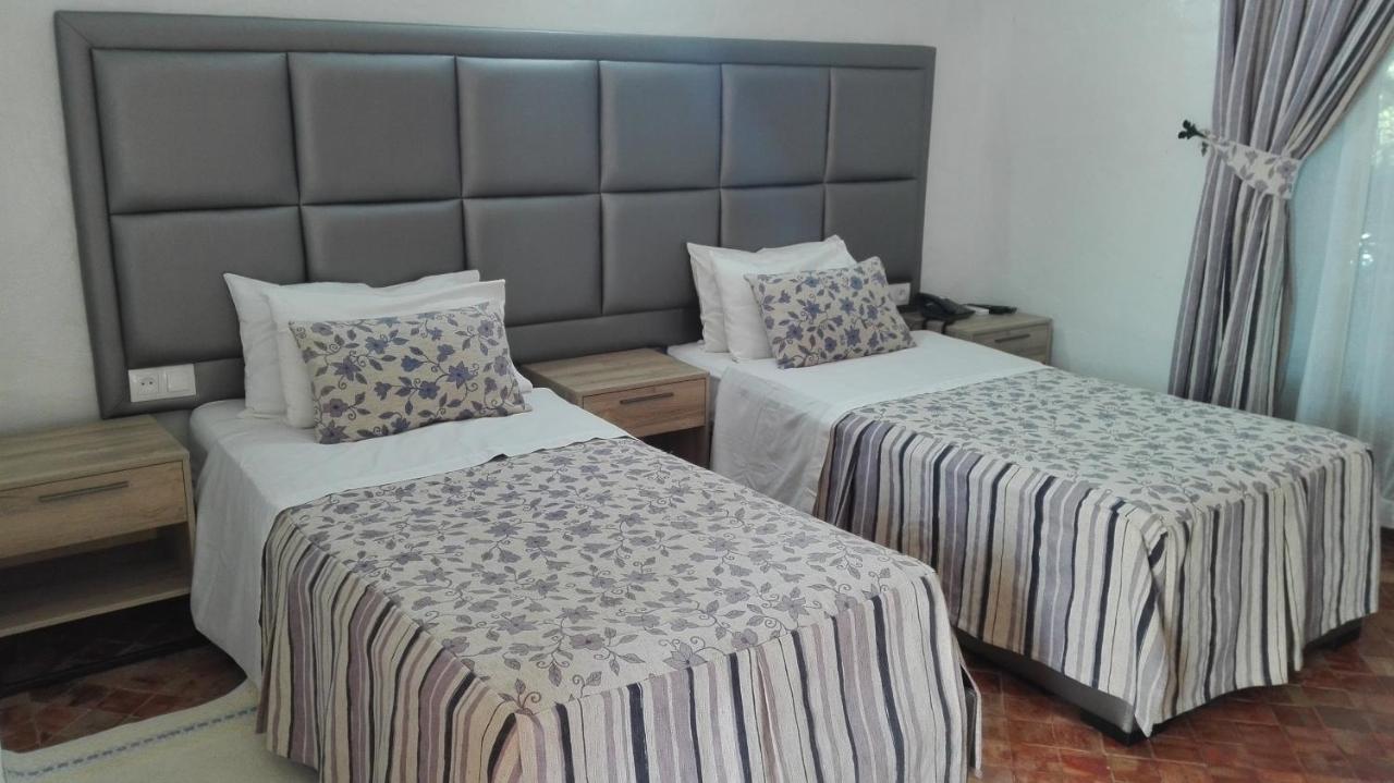 Hotel Mandy Tetouan Bagian luar foto