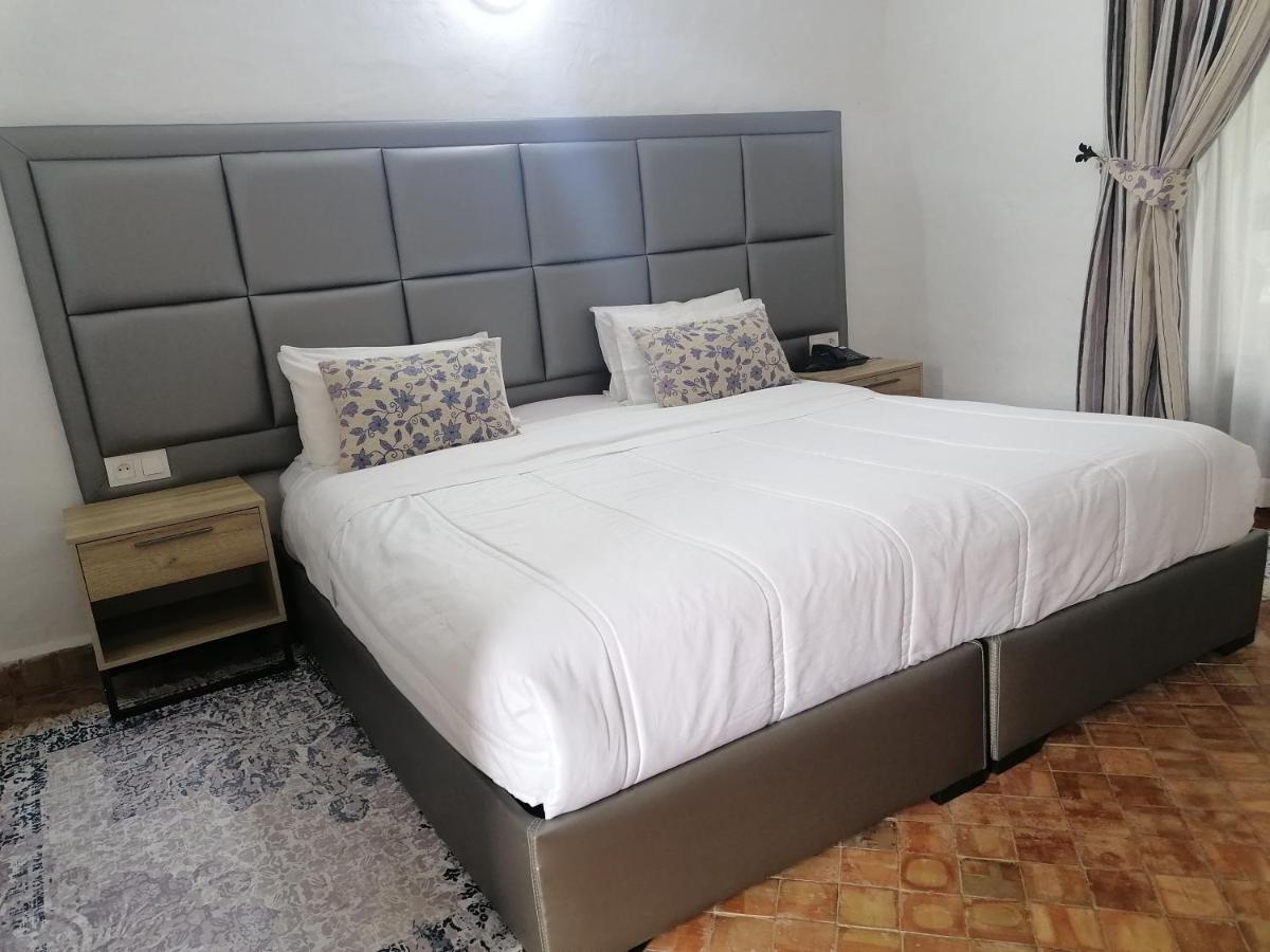 Hotel Mandy Tetouan Bagian luar foto