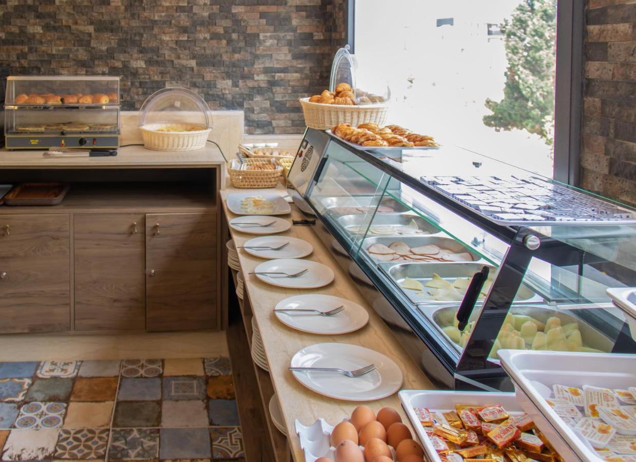 Hotel Mandy Tetouan Bagian luar foto